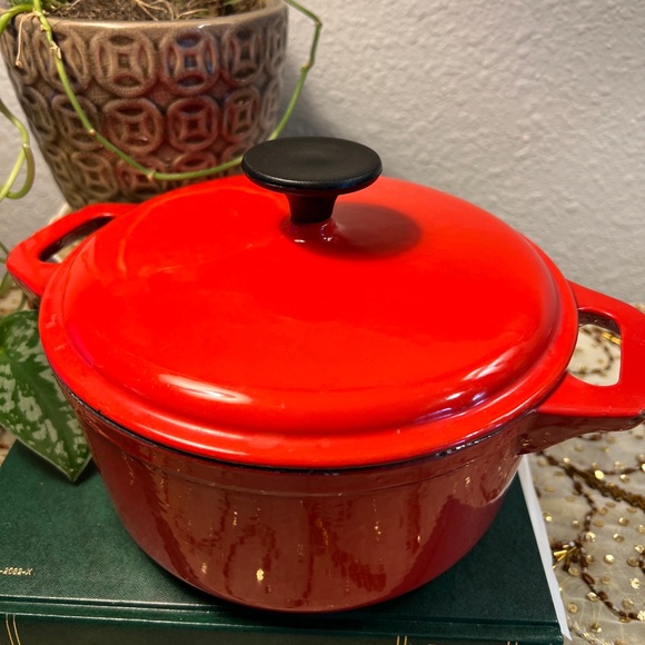 Vintage Cook's Essentials Red Enamelled Cast Iron 2.5QT Covered Pot - Picture 2 of 9